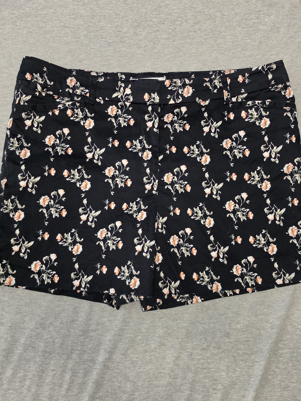 White House Black Market Black Floral 4" Inseam Shorts Size 10